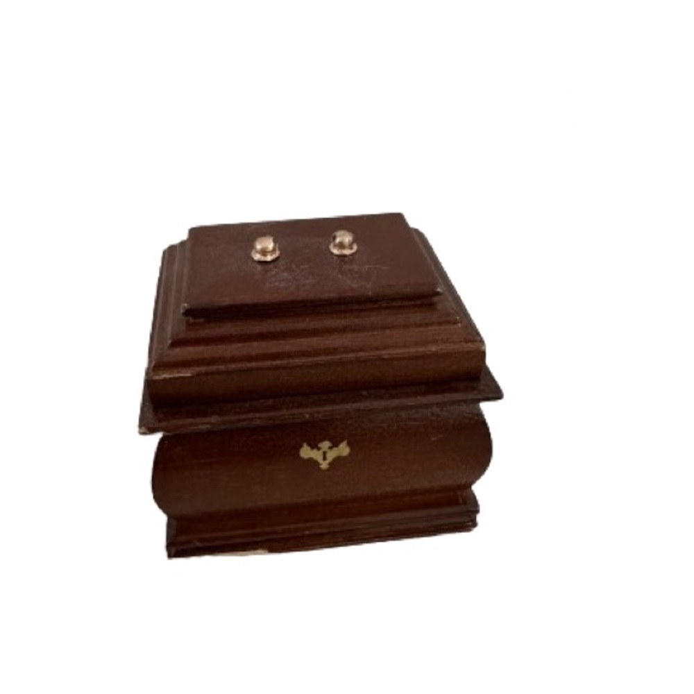 Pleasant Company Tea Caddy for American Girl 18” Felicity (doll not included)